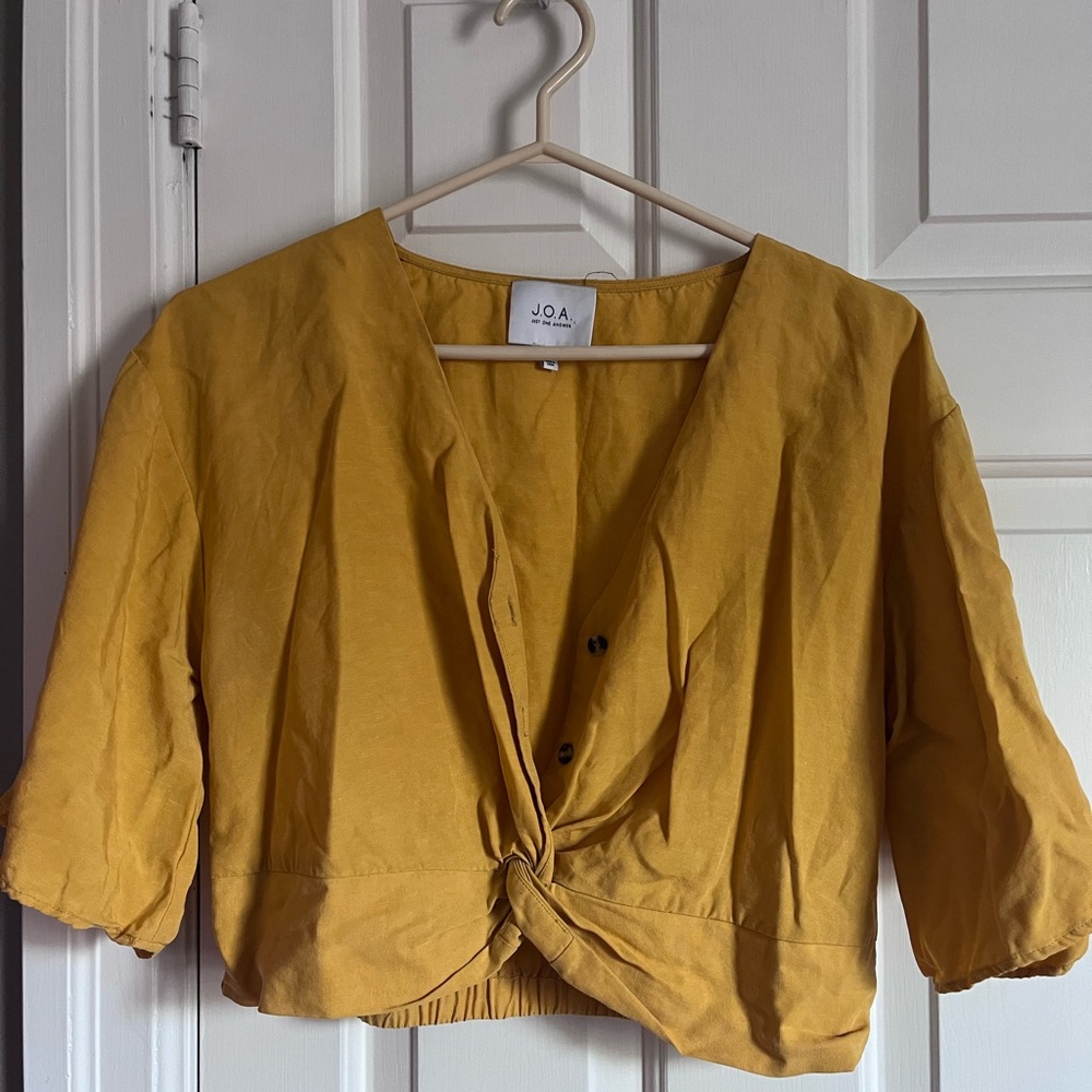 Just One Answer Large Mustard top - Picture 2 of 5